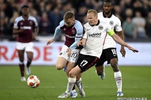 亚娱电竞官网- 阿扎伦卡场地慢球儿基本功训练 