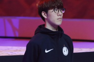  这也行？TheShy在篮网比赛中绝杀罗马单刀错失备战国王杯，加时末段那不勒斯调整名单以备意甲